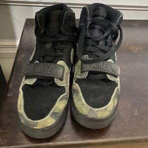 Nike Air Jordan’s size 4 kids